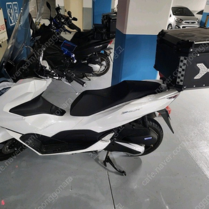 22년 pcx125 578키로 판매 합니다.