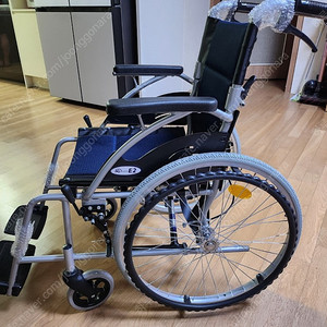 수동 알루미늄 경량 접이식 휠체어