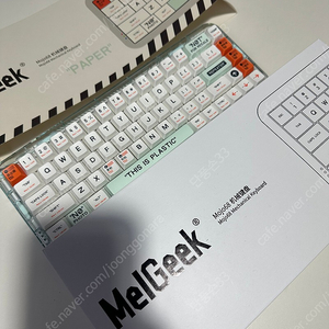 melgeek mojo68 plastic 화이트 키보드 팝니다