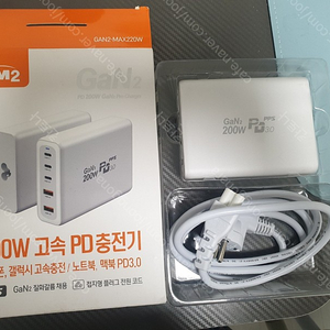 UM2 GAN2-MAX220W 고속PD충전기 판매합니다.