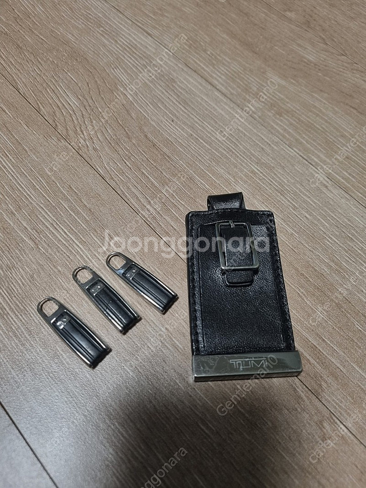 투미 지퍼고리 네임택 - 안심되는 중고거래