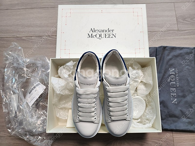 알렉산더맥퀸 스니커즈 오버솔 화이트/블루 36.5 235사이즈--0