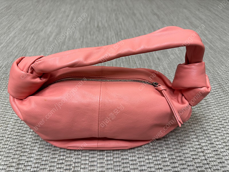 보테가베네타 더블놋 조디백 미니 핑크컬러 새상품컨디션 토드백 가방