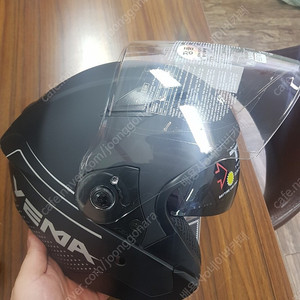 예마639 블랙 L 오토바이 헬멧 라이더 용품 팔아요.