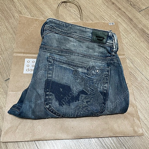 디젤 청바지 타나즈 61e / 32 X 32