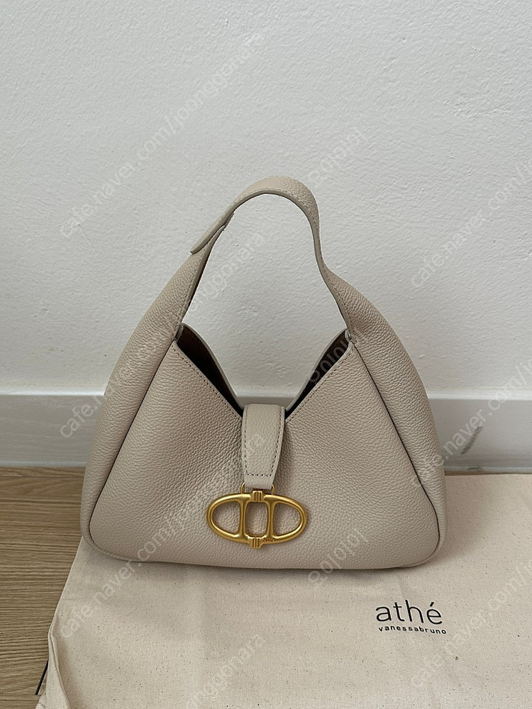 아떼바네사브루노 가방 호보백 미니 아이보리--1