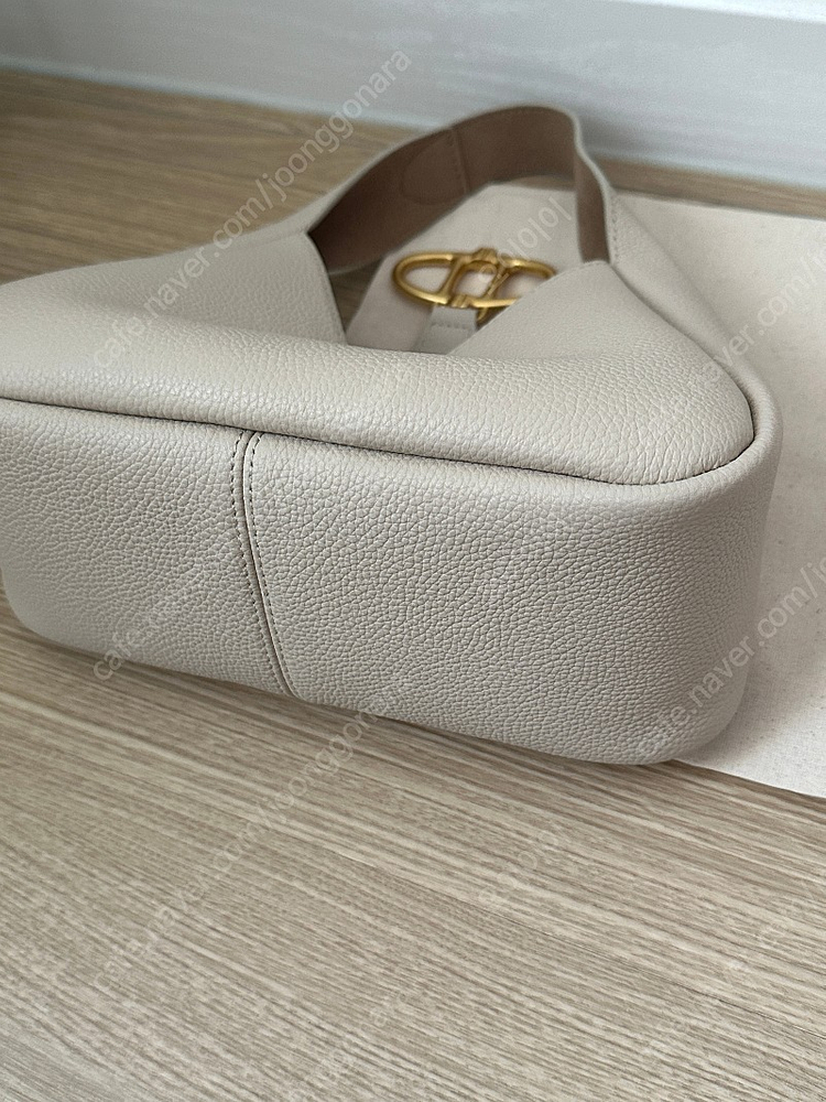 아떼바네사브루노 가방 호보백 미니 아이보리--3