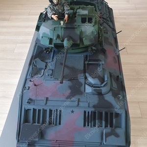 탱크 한 대 팔아요~? 21년된 중고 1/6 scale M2 Bradley Tank 입니다.