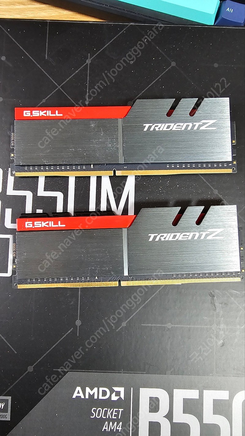 메인보드 msi b550m (DDR G.SKILL DDR4-3200 CL16 TRIDENT Z 8gb 2개) 일괄판매합니다