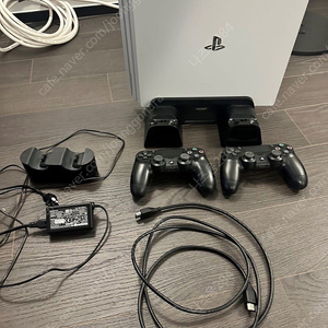 PS4 pro 1tb 풀셋 판매합니다 (타이틀 5개 포함)