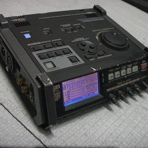 .ROLAND Edirol 4-Channel Portable Recorder and Wave Editor R-4