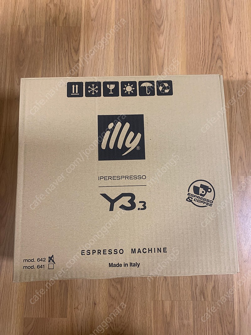 일리 Y3.3 캡슐 커피머신 화이트 미개봉 새제품 입니다.