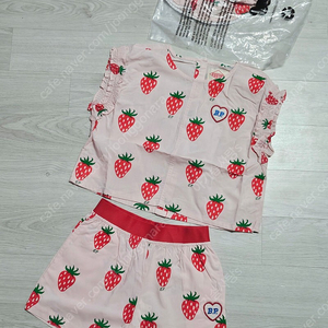 베베드피노 스트로베리 딸기 상하복(상의100 하의110)+버킷햇 세트 무배