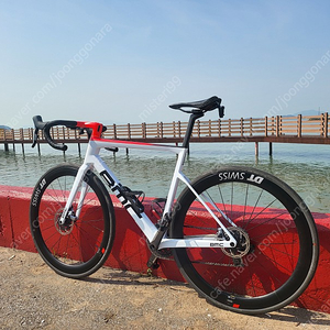 2022년BMC SLR01 팀머신 화이트팀카 56사이즈 판매합니다.