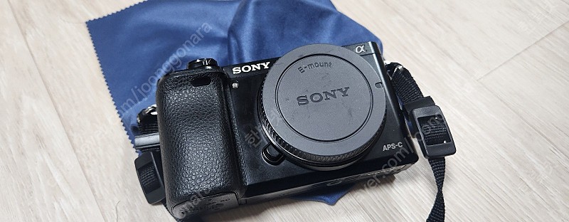 Sony a6000 미러리스 카메라+번들렌즈 팔아요