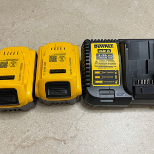 DeWALT 디월트 20V MAX XR 4Ah DCB182 배터리 충전기 정품 가방 세트