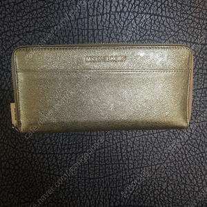 마이클코어스 장지갑 Pocket Zip Around Continental Wallet Metallic crackle leather