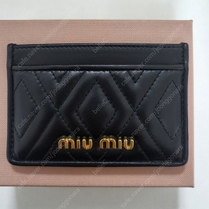 미우미우 마테라쎄 카드지갑 블랙