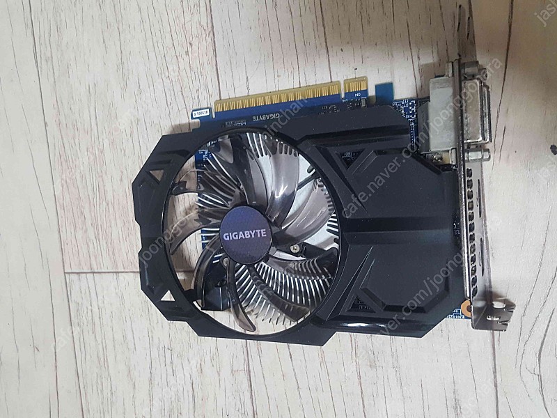 기가바이트 GTX750TI (rev.2.0) 2만5000 판매합니다!쿨러 조용하고 4개모니터 지원됩니다!