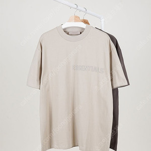 [FEAR OF GOD] 피어 오브 갓 남성 에센셜 씰 코튼 티셔츠