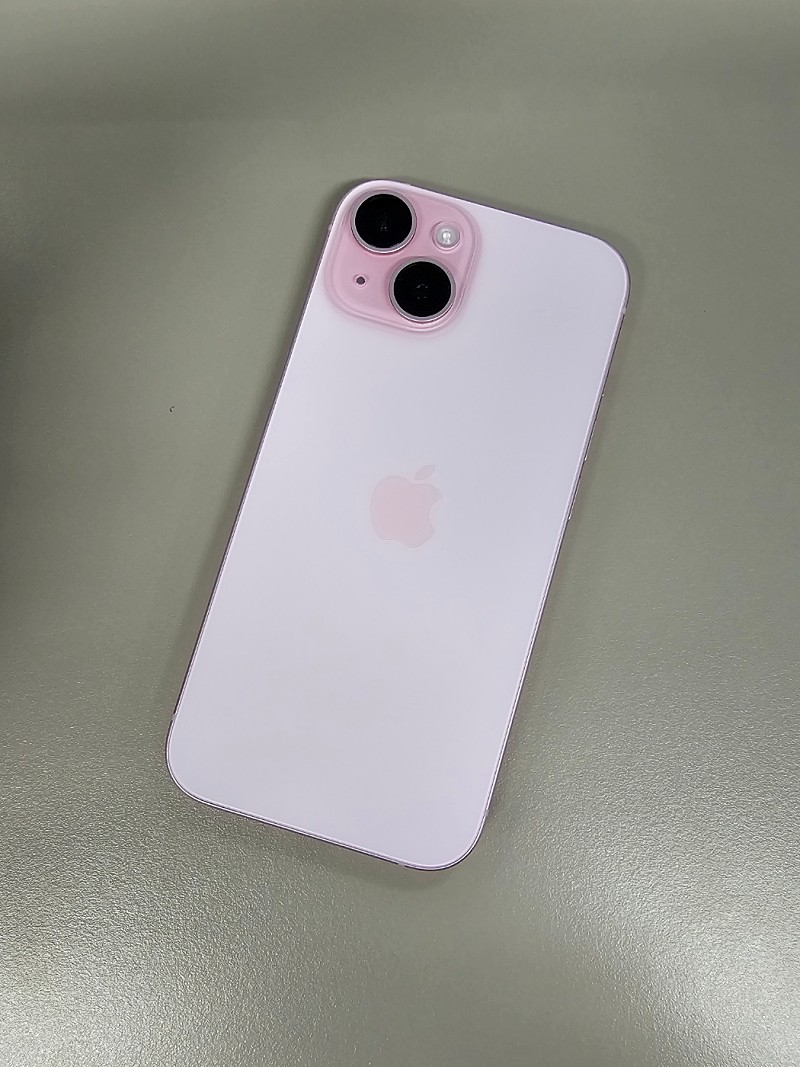 (새상품급) 아이폰15 128G 핑크 배터리100% 보증10월까지남은 정상해지폰 90만팝니다