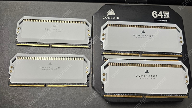 커세어 도미네이터 플래티넘 RGB DDR4-3200 64GB(16×4) CL16