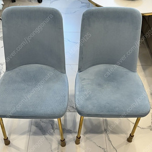 [식탁 의자] 하늘색 벨벳 금장 의자 2개 일괄 판매 합니다.