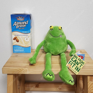 Big frog can't fit in 동화책 개구리 인형