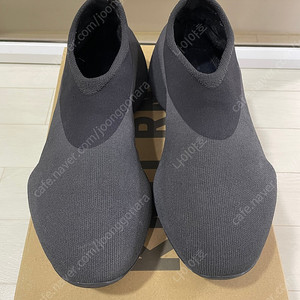 Yeezy 니트 러너 팝니다 (US 10.5 size)