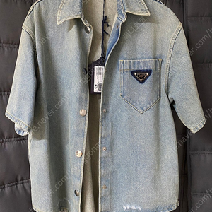 PRADA 프라다 오가닉 데님 셔츠 자켓 (현 매장가 220만원)