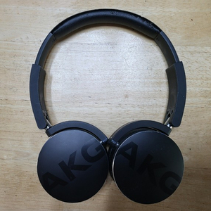 블루투스 헤드폰 팝니다. AKG Y-50