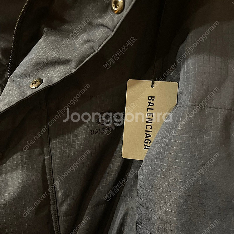 발렌시아가 BB로고 패딩 코트 판매 합니다.--1