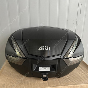 신품 GIVI 기비 V47 V56 블랙 카본룩커버 모노키전용 탑박스 및 플레이트 등받이 신품 저렴하게 판매합니다