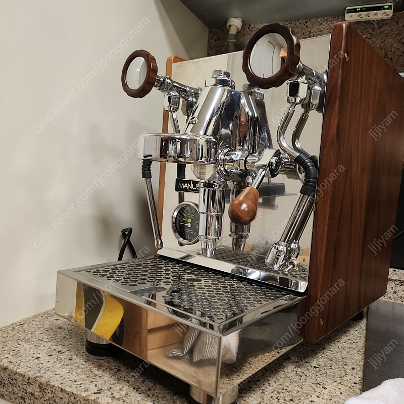 엘로치오 마누스 V2 우드에디션 커피 머신기