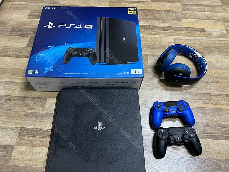 PS4 PRO 7218 1TB 블랙 상태최상 타이틀 포함 판매합니다.