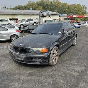 BMW E46 전기형 318i 부품차 각개합니다 앞범퍼 뒷범퍼 문짝 본네트 헤드라이트 전조등 후미등 테일램프 휀다 시트 내장재 송풍구 에어밴트 사이드미러 필러 윈도우모터 ABS