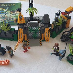 레고(LEGO) 정품(키마 래버투스의 방어요새 Chima Lavertus' Outland Base, 70134)팝니다(택포 2.2만원).