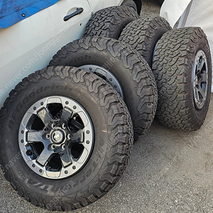 BFGoodrich For All Terrain TA KO2 LT285/70R17 + FORD 순정휠