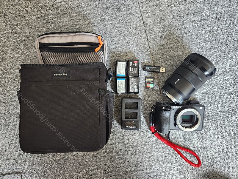 소니 A6500 + F4 18-105 렌즈 일괄 판매 (카메라가방, 핸드스트랩, 배터리 4개, 충전 어댑터 동봉)