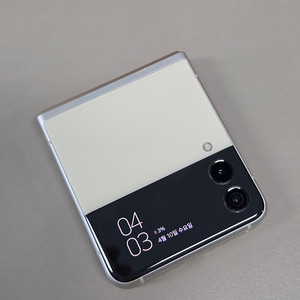 갤럭시 Z플립3 크림 256기가 21년 8월개통 잘펴지는 가성비폰 20만에 판매합니다
