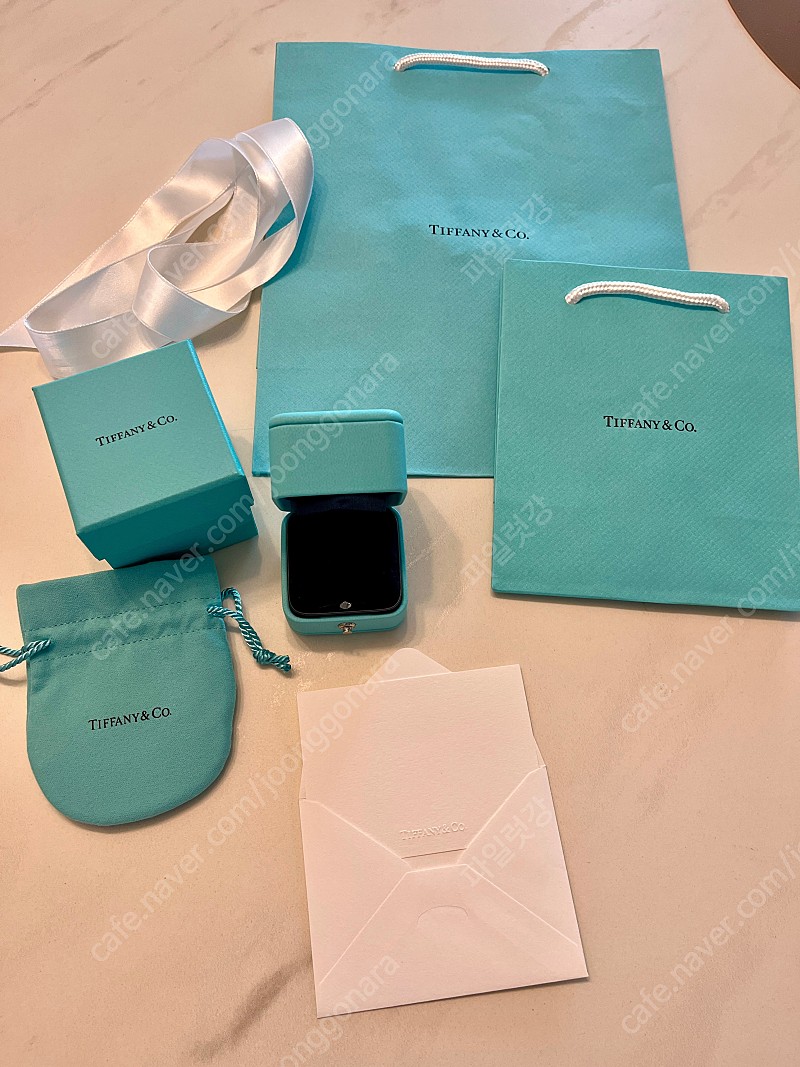 [새상품] 티파니앤코 반지 케이스 및 쇼핑백 풀세트 팝니다.