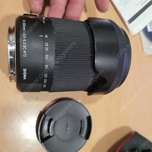 시그마 18-300 (72mm호야 필터 포함) f3.5-6.3 렌즈 판매합니다. 캐논마운트 35만원입니다.