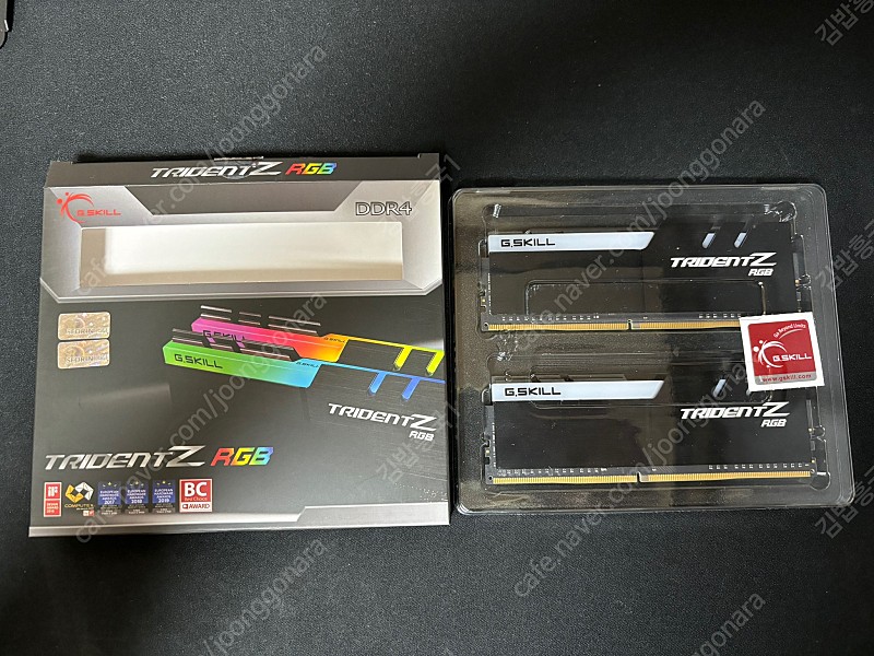G.SKILL DDR4-3200 CL16 TRIDENT Z RGB 16GB(8Gx2) 팝니다.