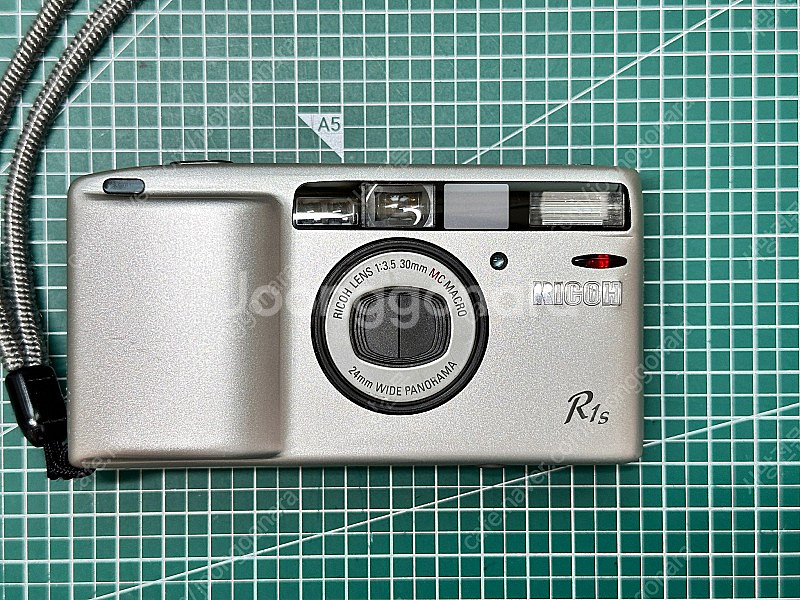리코 r1s 자동 필름카메라 판매합니다.--0