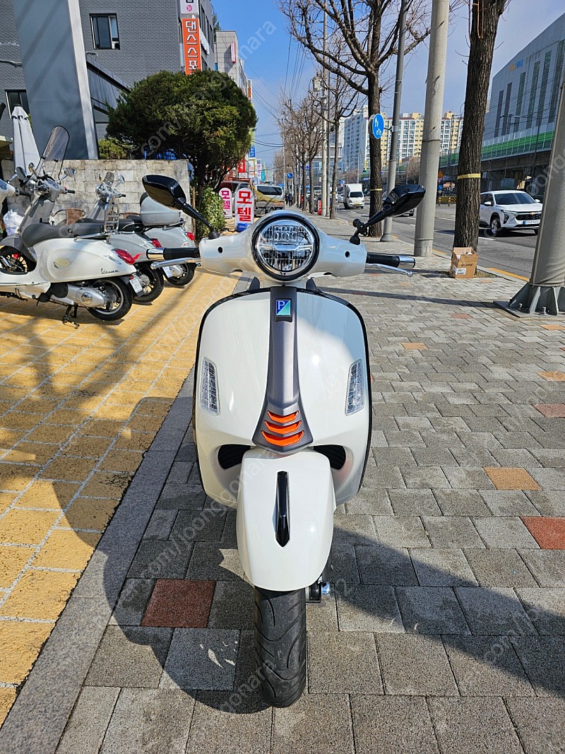 베스파 올뉴 GTS125 슈퍼스포츠 (스마트키 화이트)