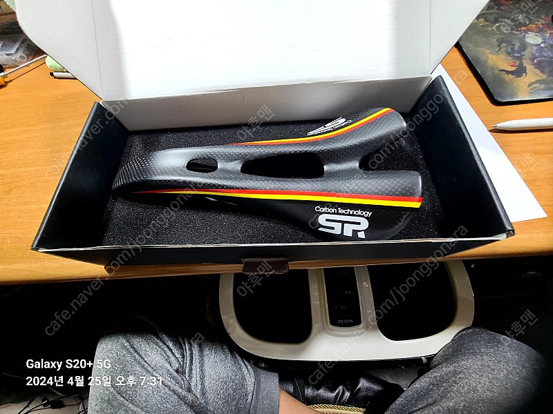 셀레카본안장--1