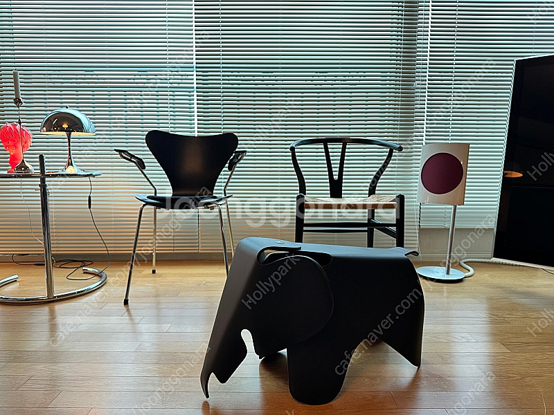 비트라 임스 엘리펀트 블랙 라지사이즈 판매합니다.--4