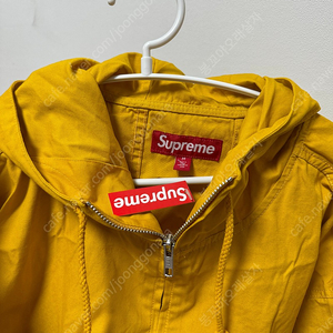 슈프림 아노락 옐로우 M사이즈 새제품 + 슈프림 스티커 + 슈프림 에코백 Supreme Cotton Utility Anorak Yellow - 24SS