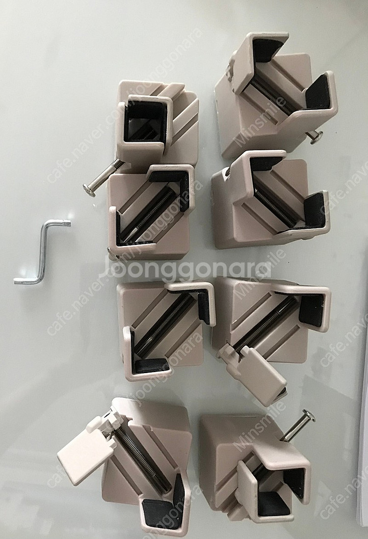 가구 높이조절발 사각크림베이지--1