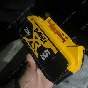 디월트(DeWALT) 20v5a 배터리 새상품 판매합니다